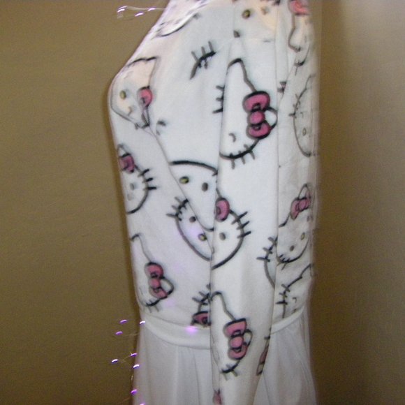 Hello Kitty White Plush Fleece Sweatshirt by Sanrio JR. Women's Sizes New Sealed - Picture 2 of 12